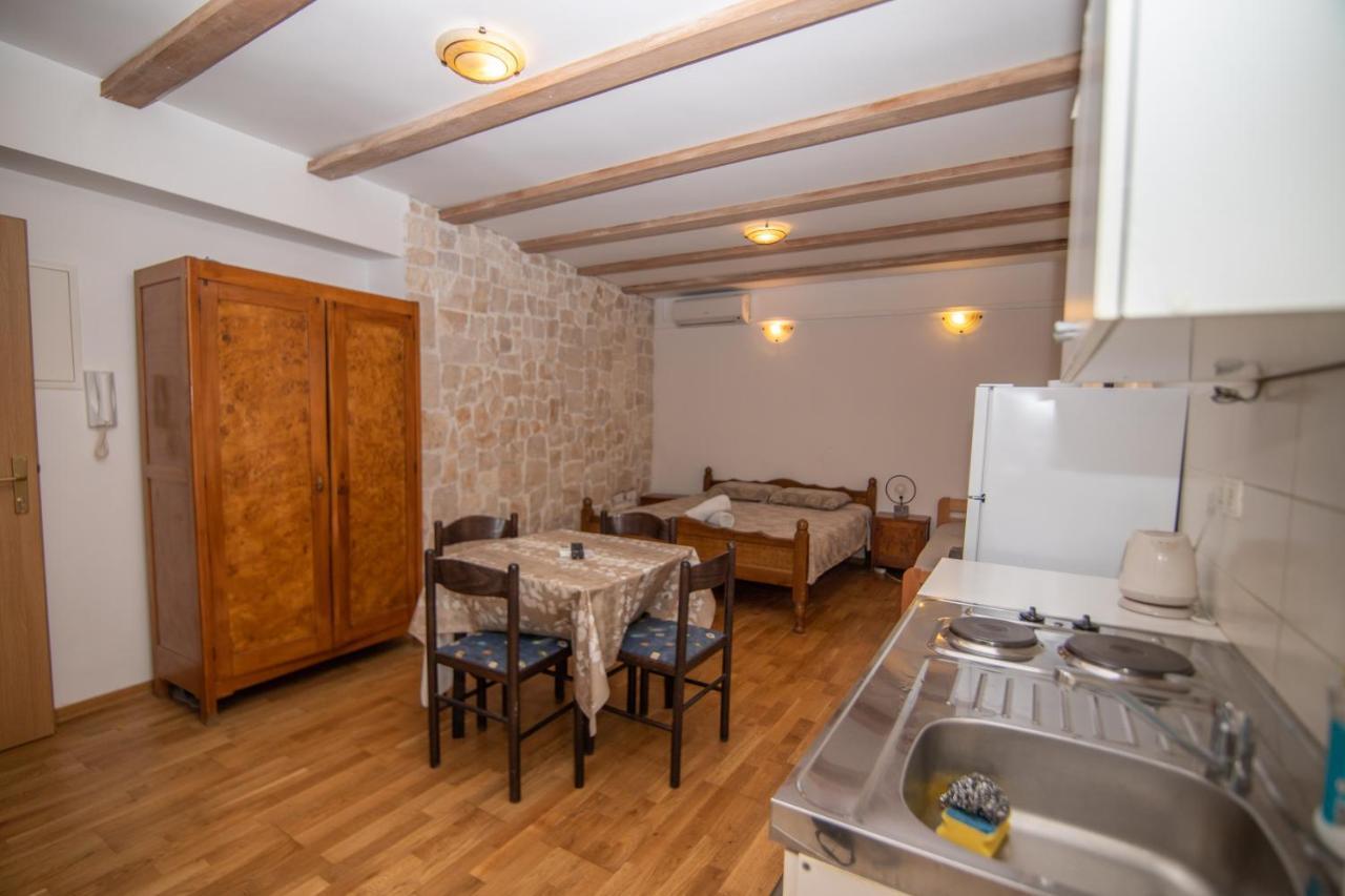 Apartments Loriana شيبينيك المظهر الخارجي الصورة
